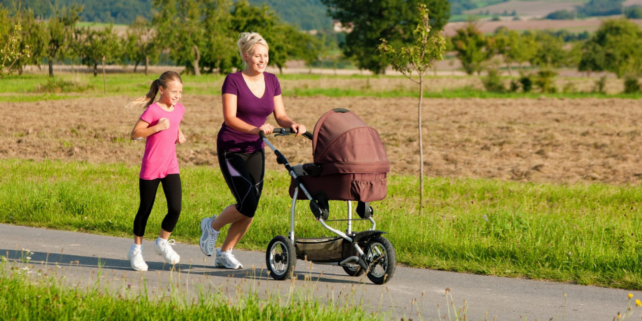 Fit mit Kind: Worauf du bei einem Laufkinderwagen achten solltest